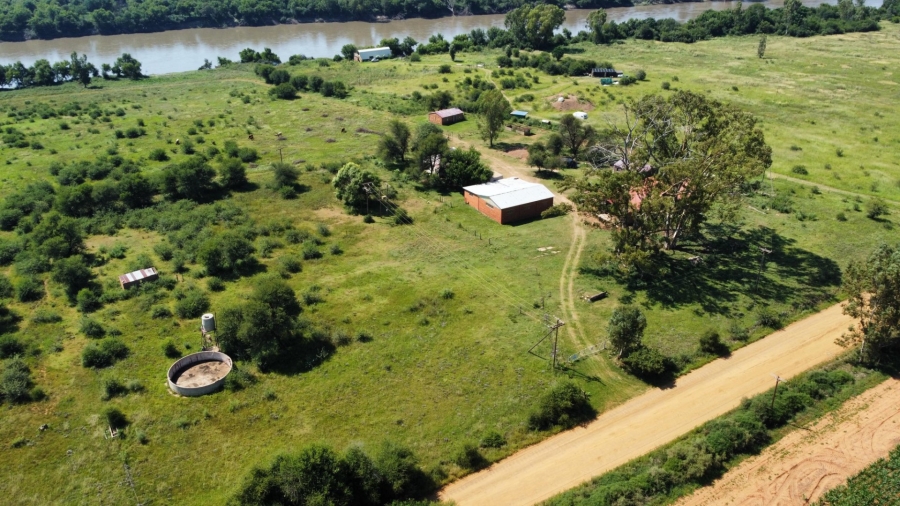 Commercial Property for Sale in Leeudoringstad North West